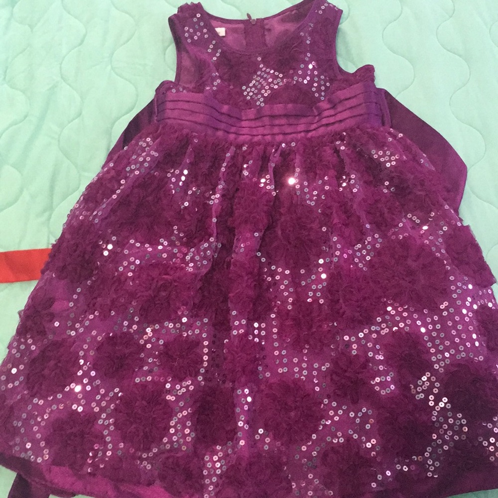 2 dresses - Picture 2 of 6